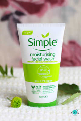 Simple moisturising face wash with Vit E, B5 and pro amino acids. my shopping haul 2022. Beauty, gadget, fashion, lifestyle haul, buys.