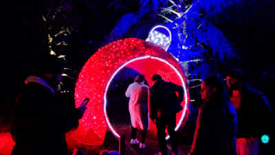 photo booths at Christmas at kew 2022 London travel guide, things to see, do, light displays festival