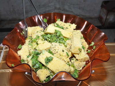 Dhokla ~ Top Indian Food To Try! An ultimate guide to Indian cuisine. list of 10 popular Indian dishes loved globally