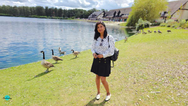 What I wore to the willen lake day trip, Milton Keynes, UK. Things to see and do at willen lake travel guide by travel blogger Anamika A Chattopadhyaya